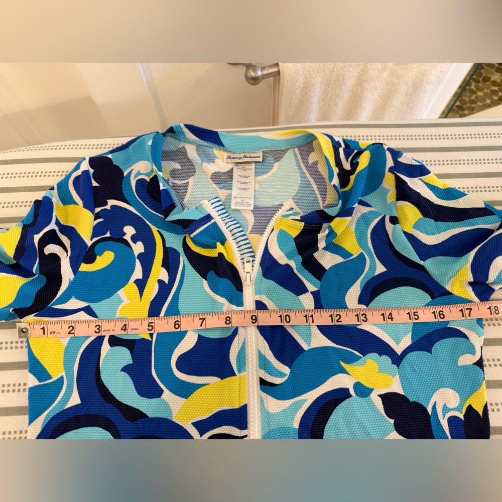 NWOT - Tommy Bahama Rash Guard, Blue Patterned, Large. - Picture 8 of 11
